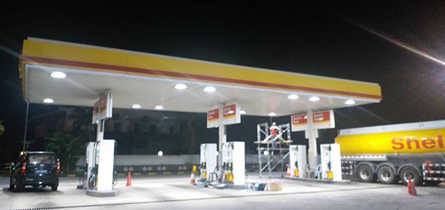 Anti-glare optical design ensures driver safety at the gas station