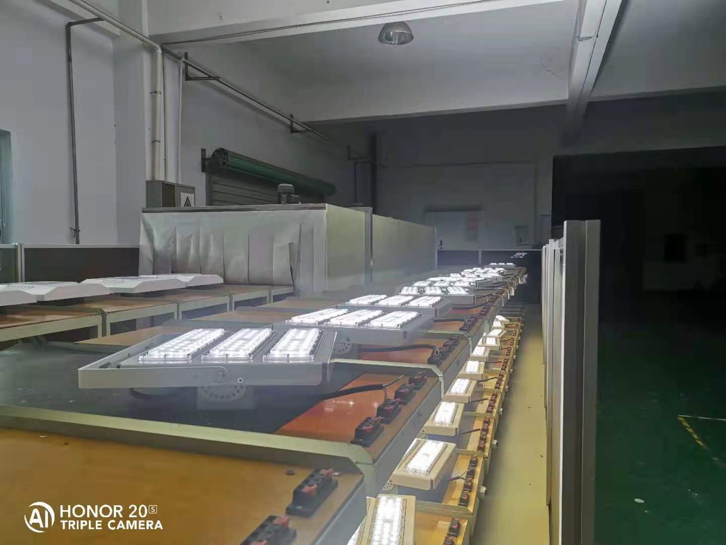 Leyond factory modular LED flood light mass production and 100% aging test