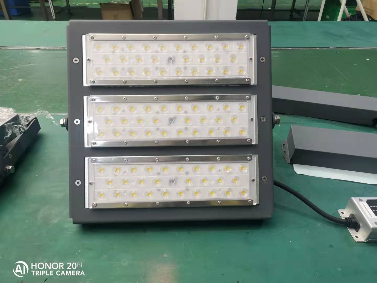 Leyond 150W 3-module LED flood light customized black anti-corrosion finish
