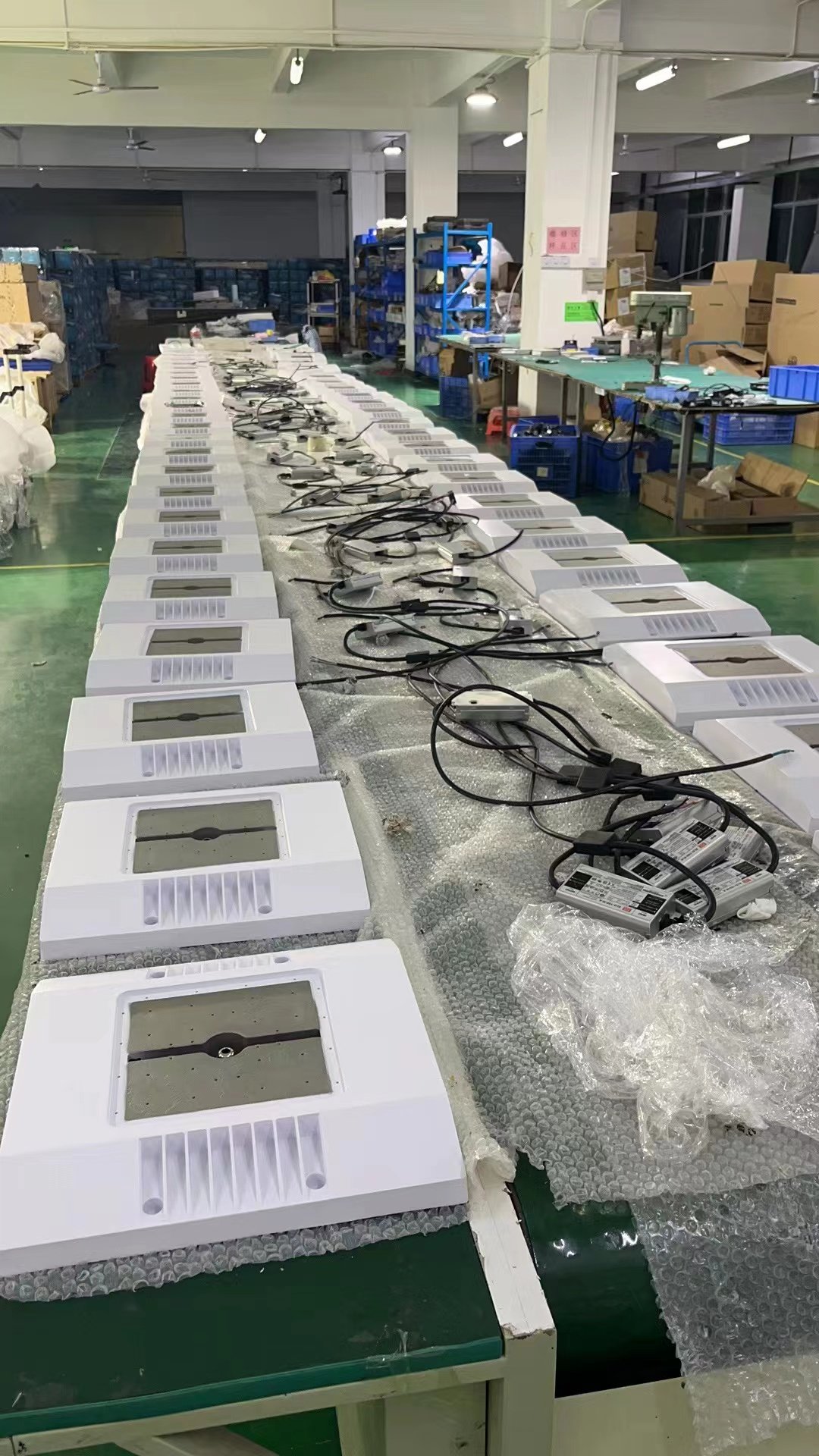 Robust die-cast aluminum heat sink for 120W LED canopy lights